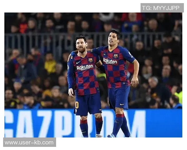 苏亚雷斯社交媒体分享全家福庆祝妻子生日表达骄傲与爱意